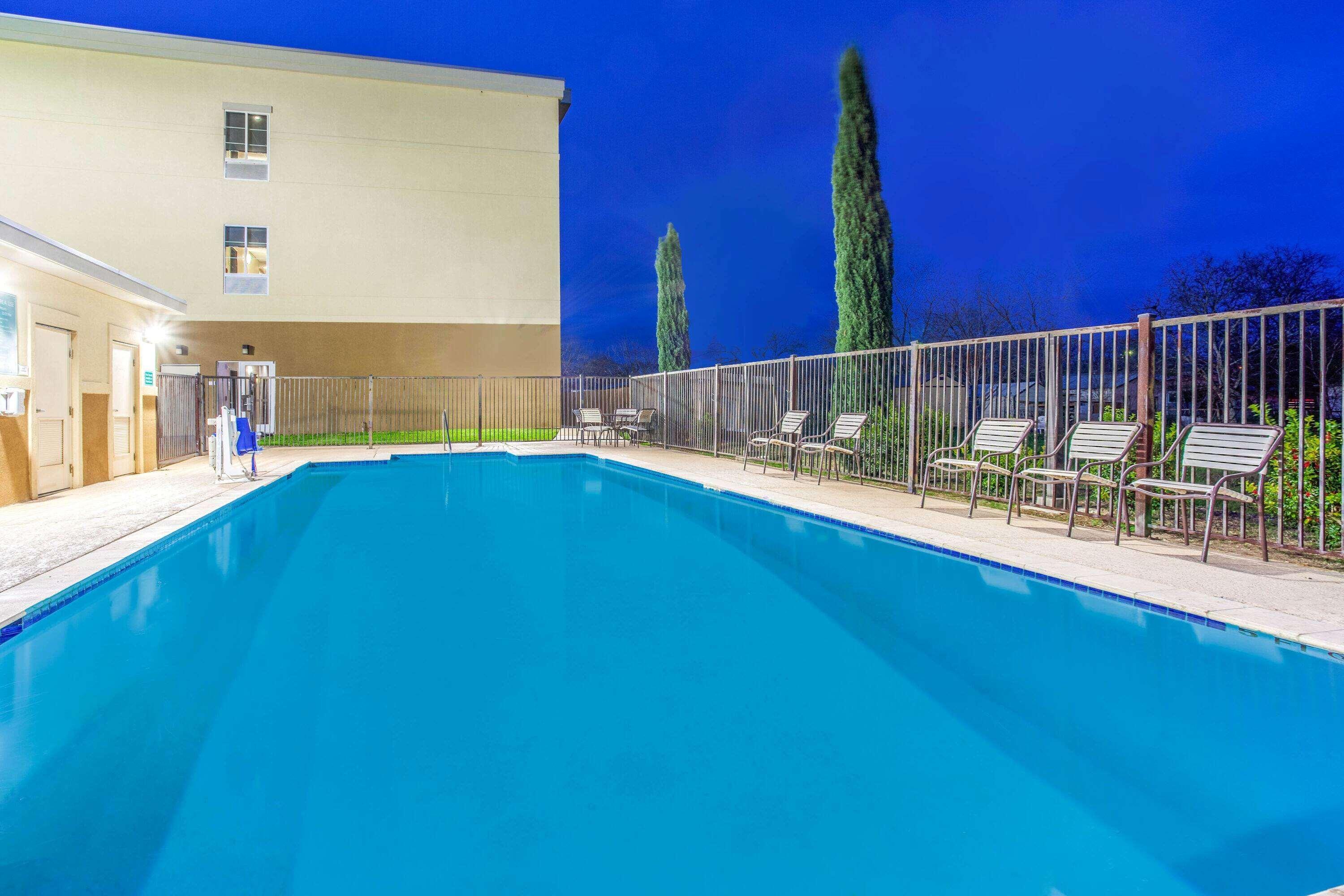 Hotel La Quinta By Wyndham Gonzales Tx Esterno foto